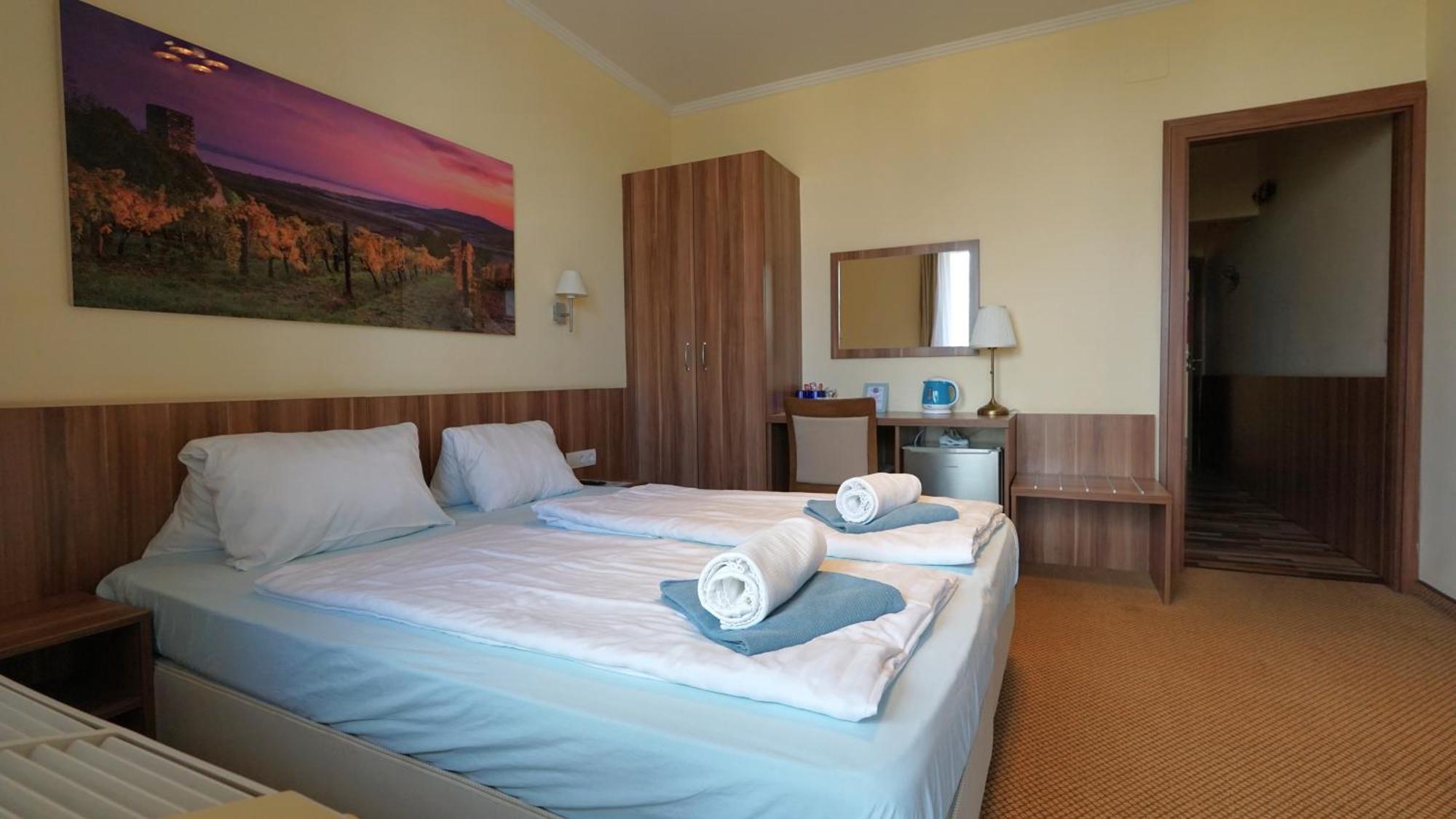 Balaton Colors Beach Hotel Сиофок Екстериор снимка
