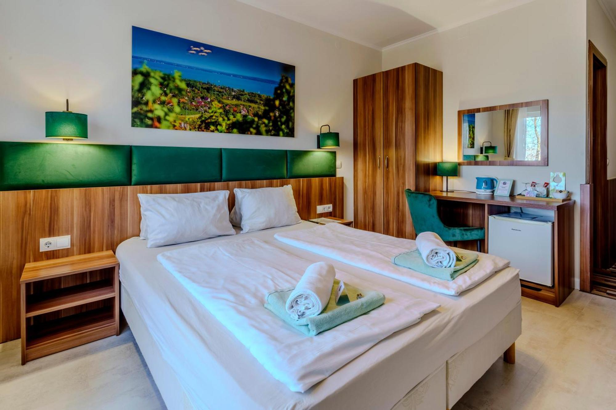 Balaton Colors Beach Hotel Сиофок Екстериор снимка